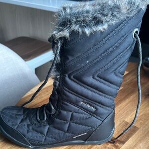 Columbia Women's Black Quilted Winter Boots with Faux Fur